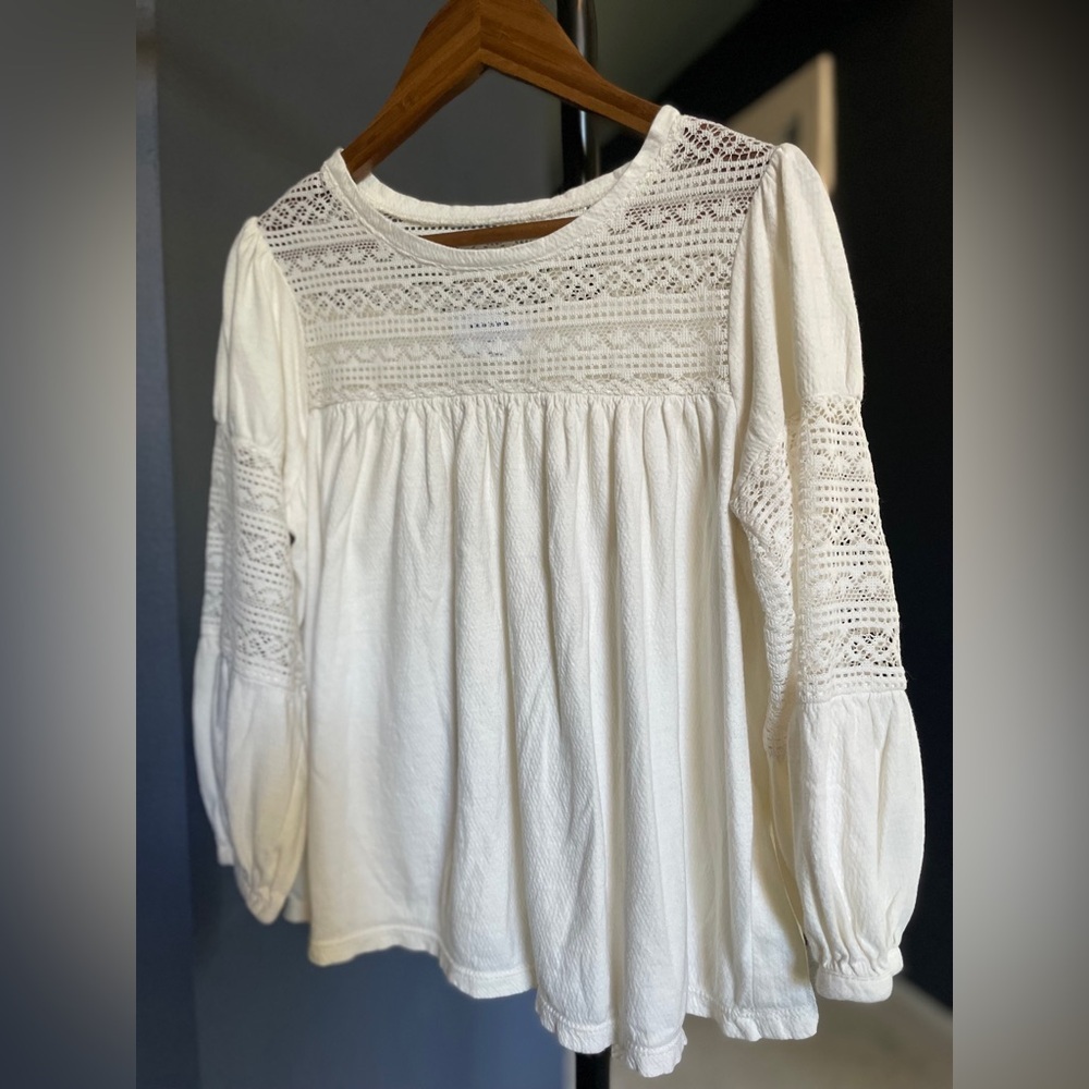 Old Navy Cotton and Lace Creamy White Blouse Top, Bracelet Sleeves